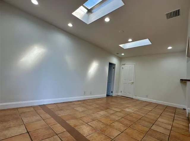 $4,995 | 2001 Northeast 27th Court, Lighthouse Point, FL 33064