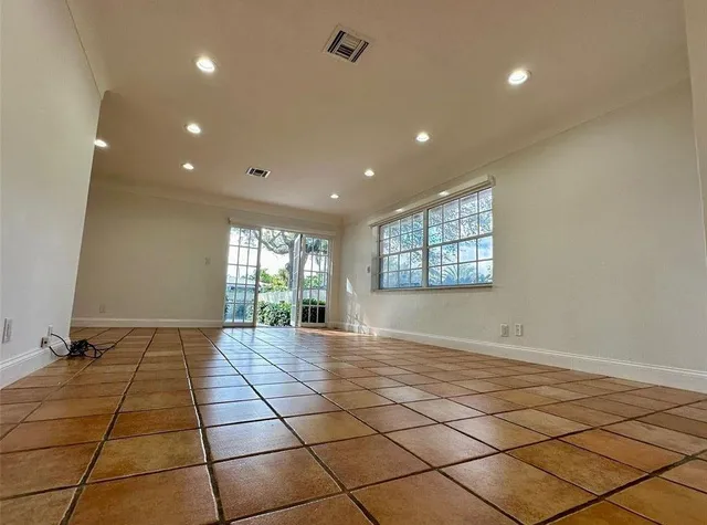 $4,995 | 2001 Northeast 27th Court, Lighthouse Point, FL 33064