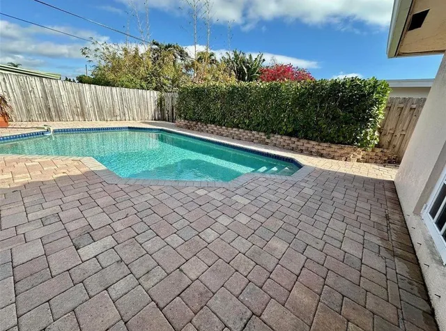 $4,995 | 2001 Northeast 27th Court, Lighthouse Point, FL 33064