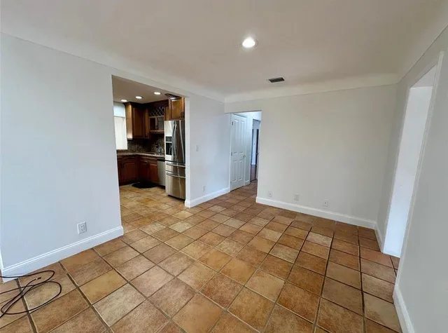 $4,995 | 2001 Northeast 27th Court, Lighthouse Point, FL 33064