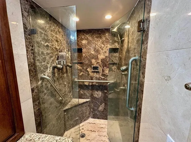 $4,995 | 2001 Northeast 27th Court, Lighthouse Point, FL 33064