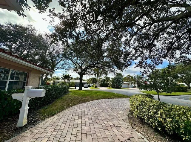 $4,995 | 2001 Northeast 27th Court, Lighthouse Point, FL 33064