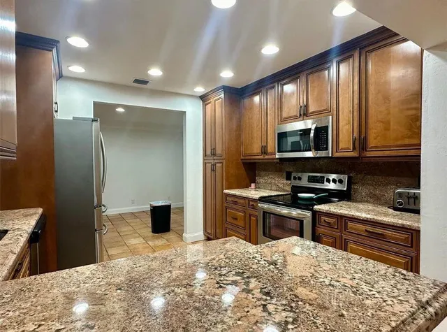 $4,995 | 2001 Northeast 27th Court, Lighthouse Point, FL 33064