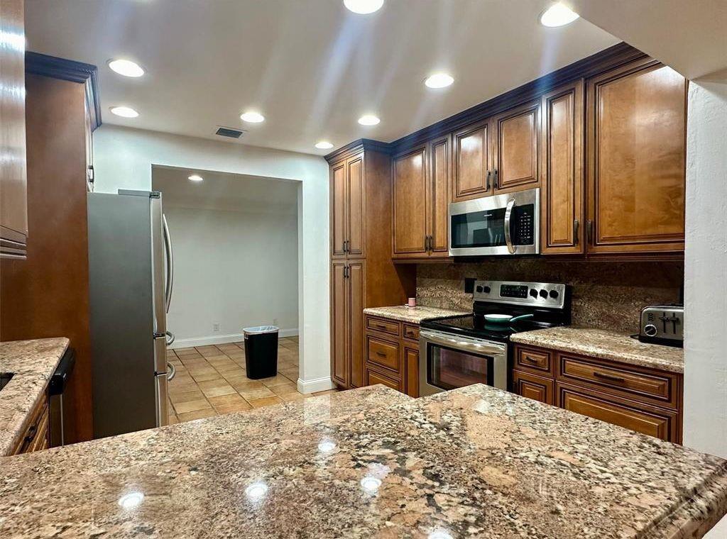 2001 Northeast 27th Court Lighthouse Point, FL 33064 - Photo 5 of 31