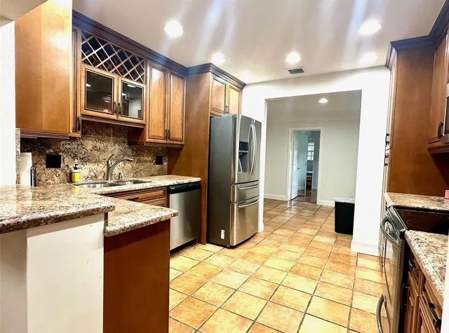 $4,995 | 2001 Northeast 27th Court, Lighthouse Point, FL 33064