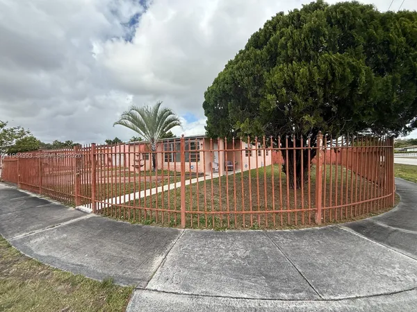 a view of a backyard with fence