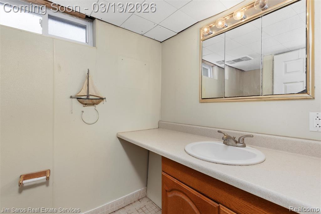 2204 Roslyn Road Grosse Pointe Woods, MI 48236 - Photo 22 of 34