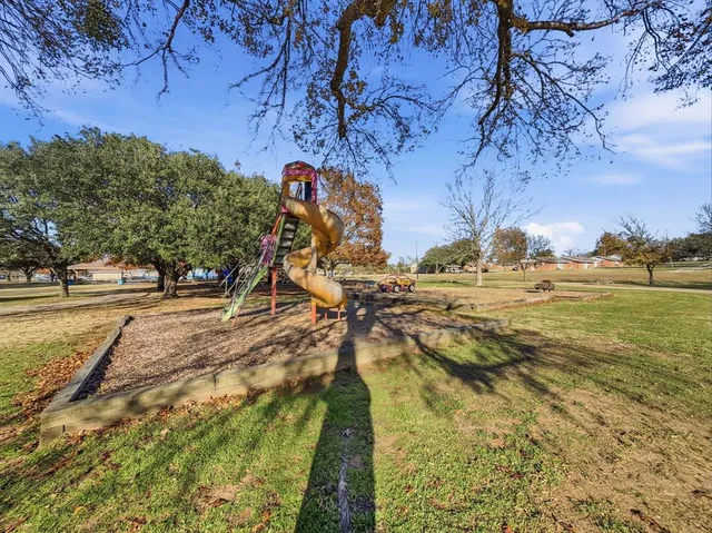 $212,000 | 104 Clark Avenue, Whitesboro, TX 76273