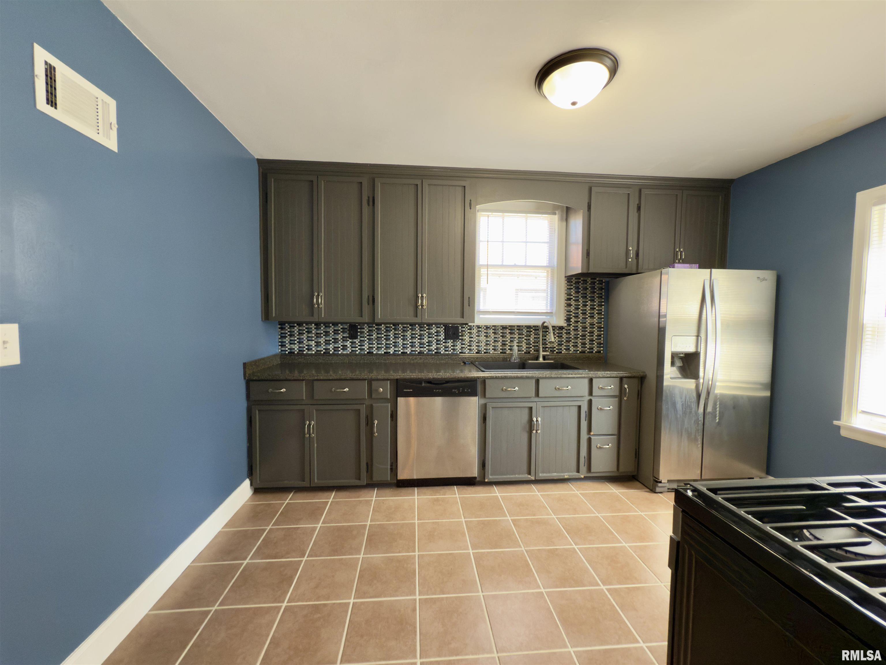 2416 South 5th Street Springfield, IL 62703 - Photo 5 of 45 Gallery Image 5