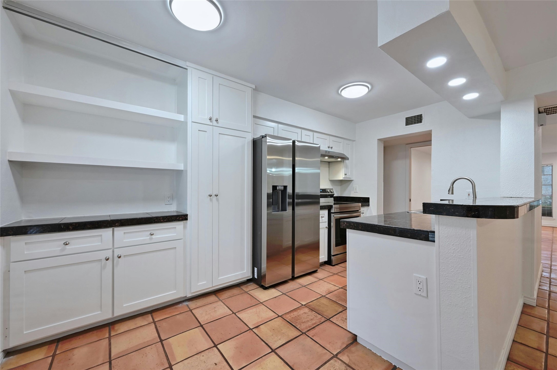 6637 Valleyside Road Austin, TX 78731 - Photo 10 of 27
