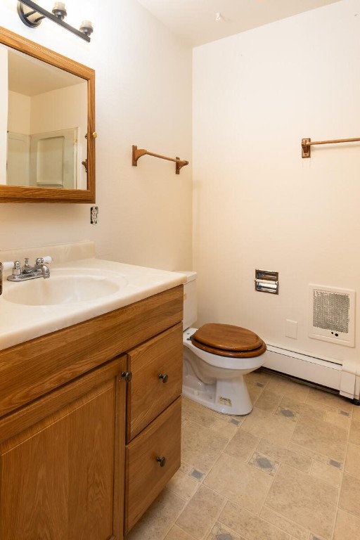 420 Reese Road Silverthorne, CO 80498 - Photo 20 of 50 a bathroom with a toilet a sink and mirror