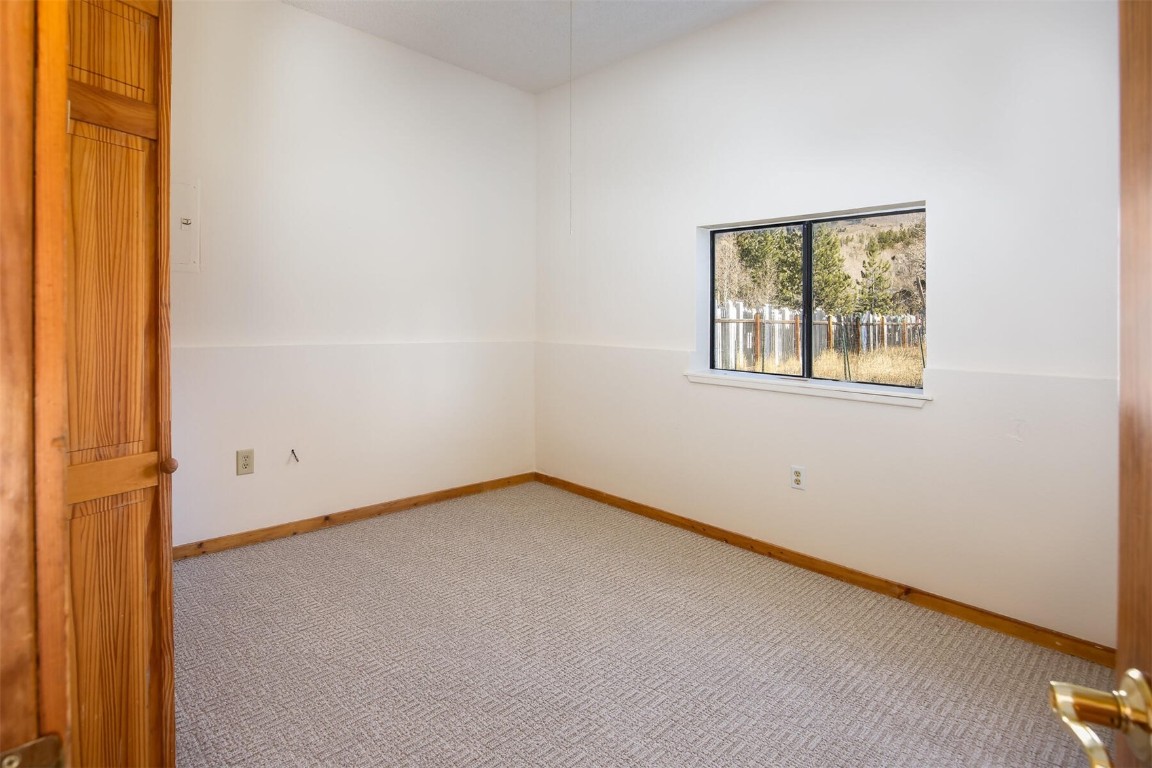 420 Reese Road Silverthorne, CO 80498 - Photo 40 of 50 an empty room with a window