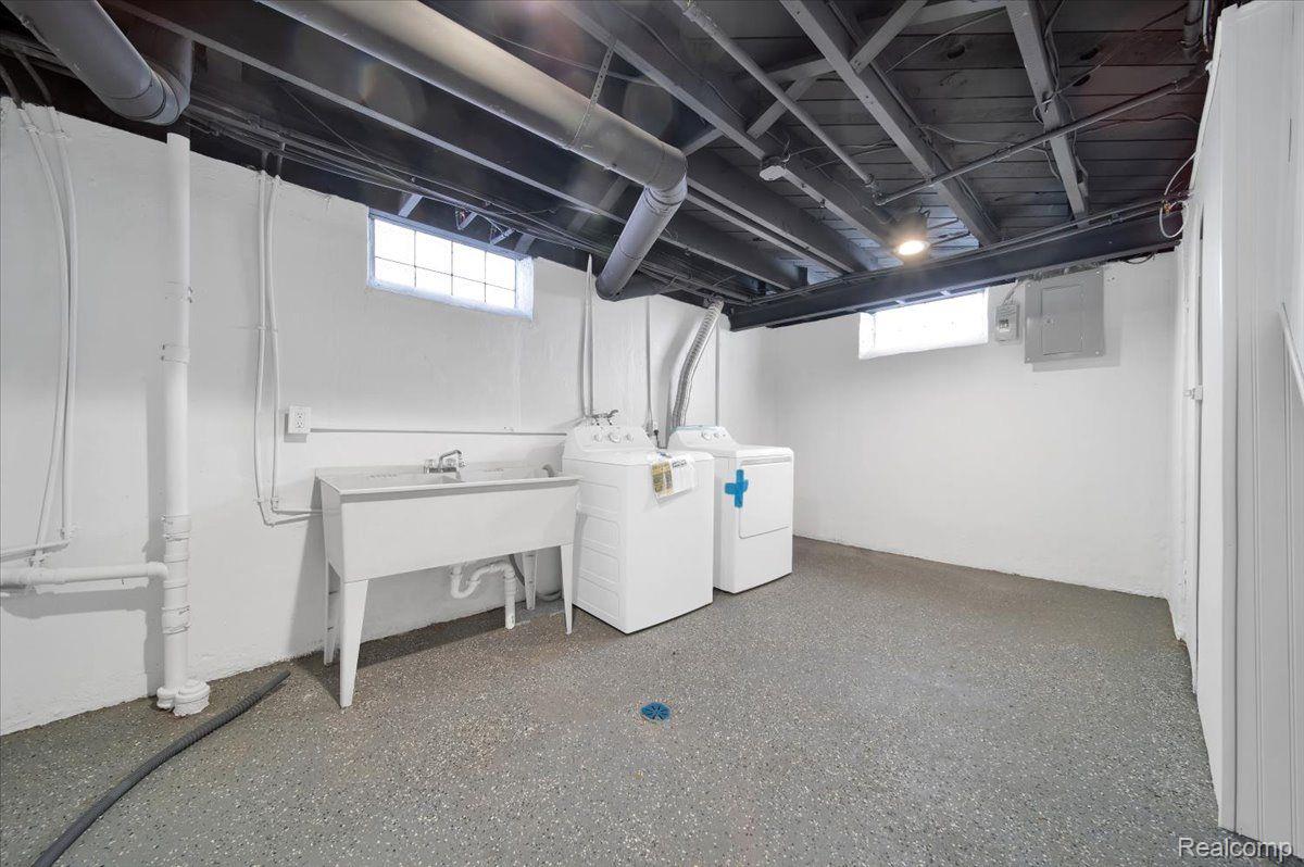 20240 Burt Road Detroit, MI 48219 - Photo 27 of 30 washroom