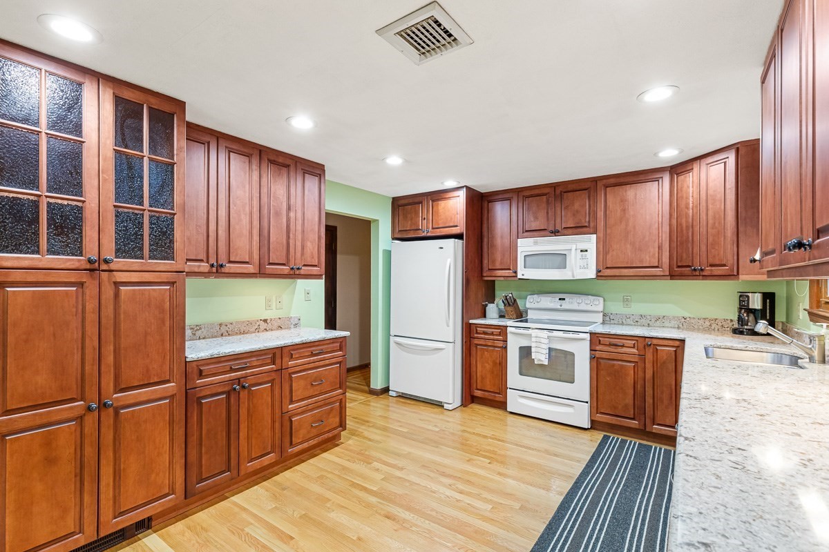 26 Atherton Road Foxboro, MA 02035 - Photo 17 of 42 Gallery Image 17
