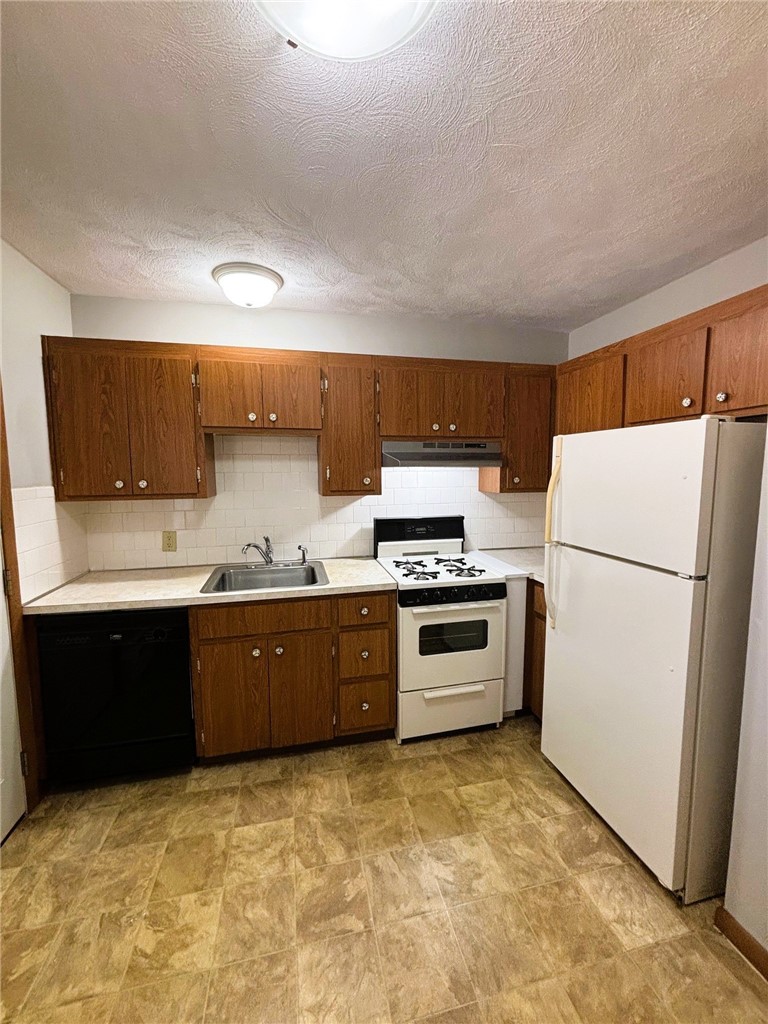 2033 Mendon Road, Unit 8 Cumberland, RI 02864 - Photo 4 of 11