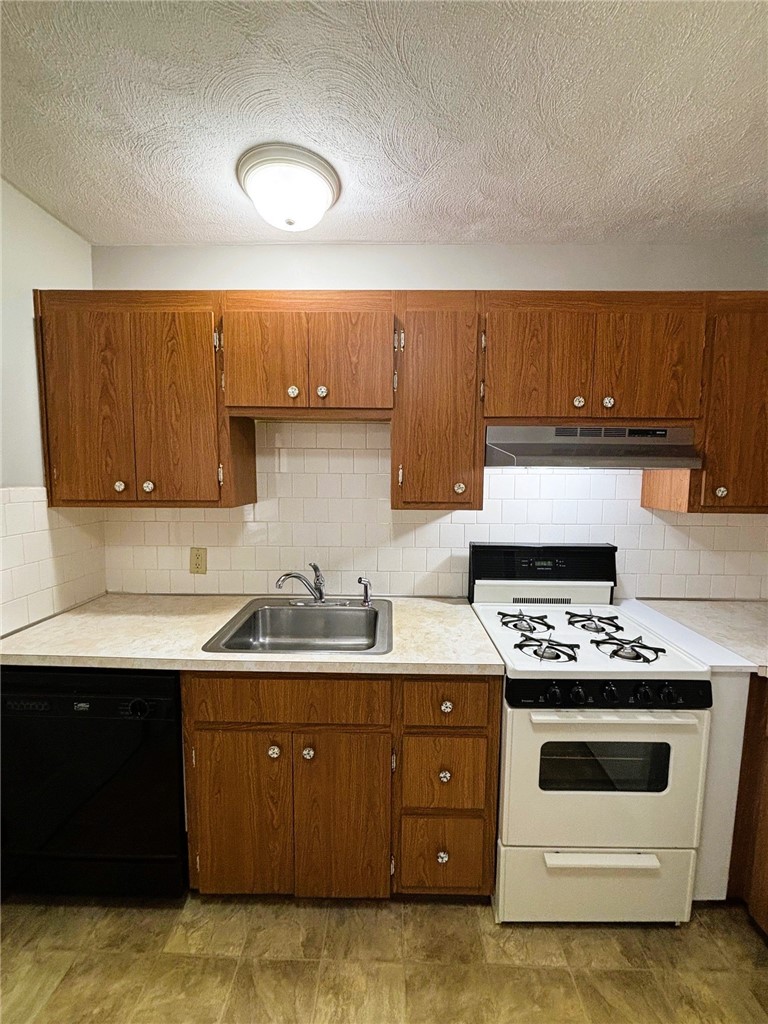 2033 Mendon Road, Unit 8 Cumberland, RI 02864 - Photo 5 of 11