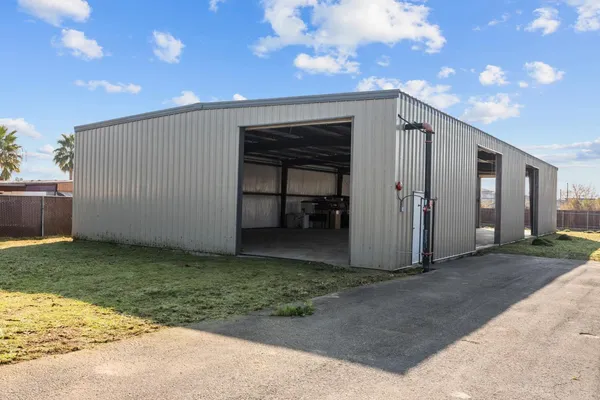 a view of a garage