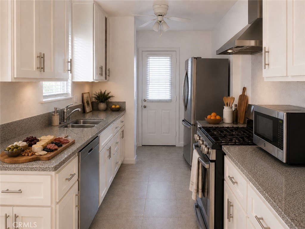 1005 Stradella Road Los Angeles, CA 90077 - Photo 2 of 15