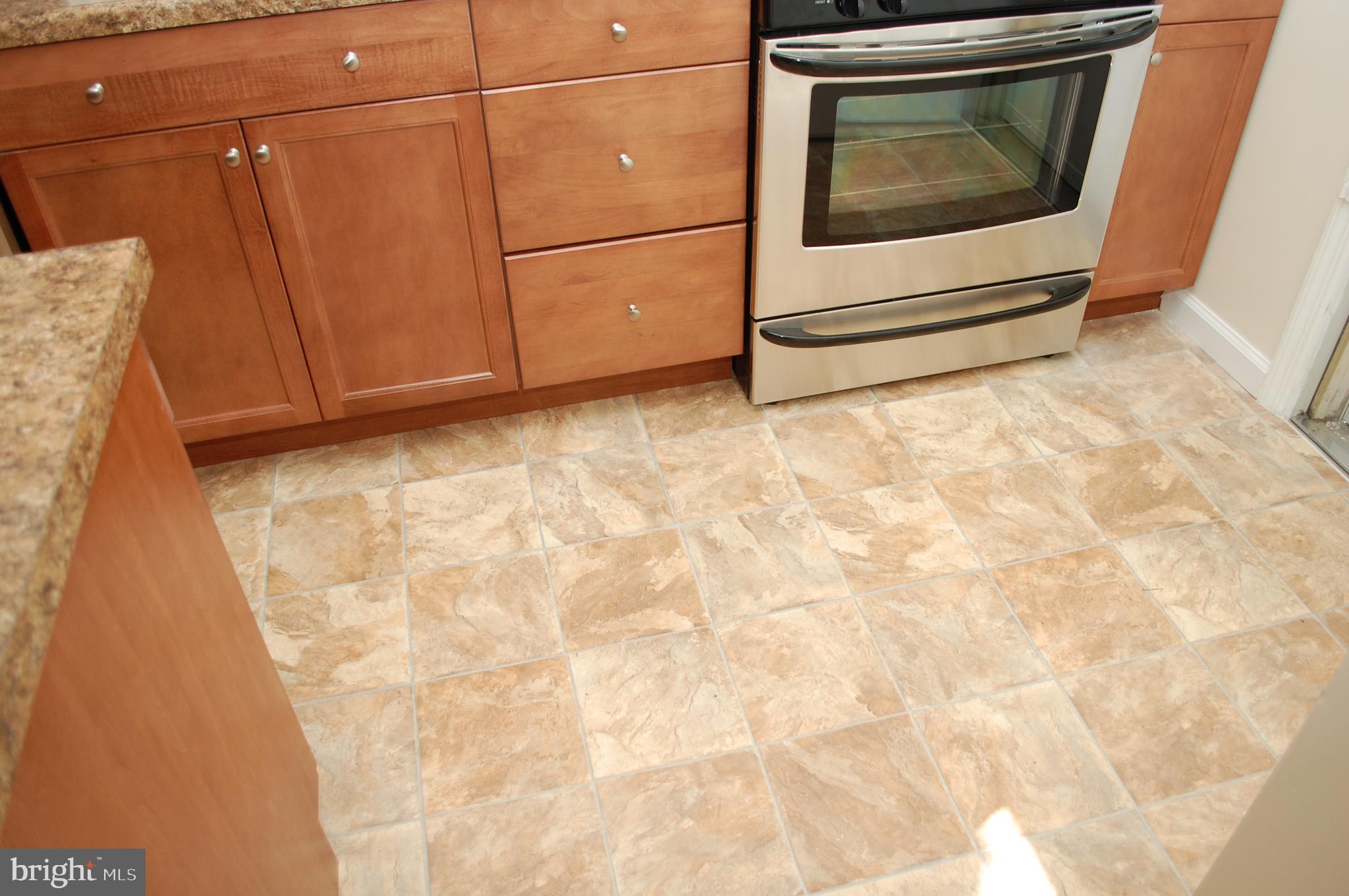 1707 Pin Oak Road Parkville, MD 21234 - Photo 7 of 16