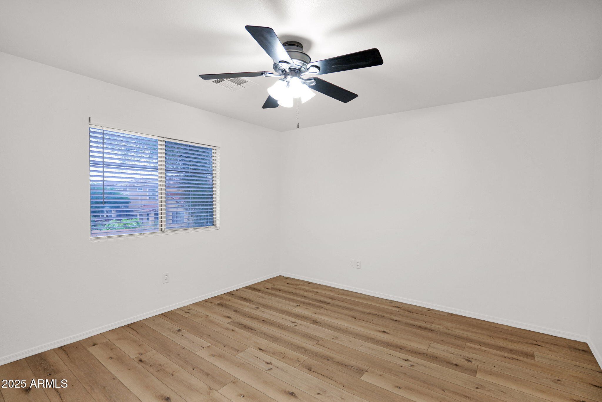 21844 North 41st Street Phoenix, AZ 85050 - Photo 7 of 18 9-web-or-mls-P1314428