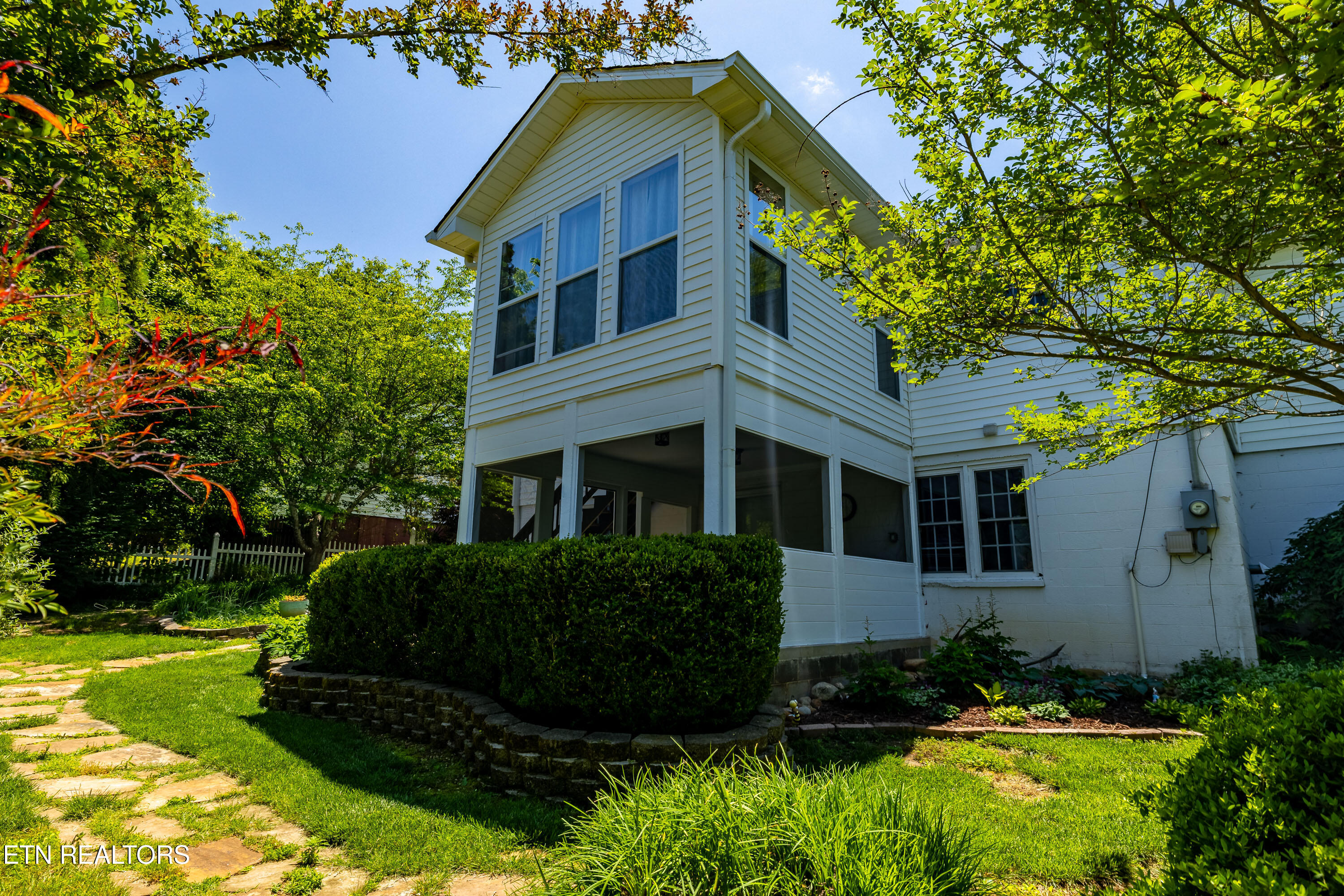 406 Chestnut Street Sweetwater, TN 37874 - Photo 4 of 46 406ChestnutSt-107