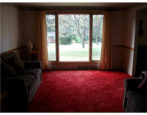 225 Ridge Economy Pa Freedom, PA 15042 - Photo 6 of 18 Living Room.