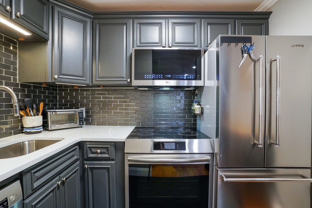 9 Appleton Street, Unit 208 Boston, MA 02116 - Photo 2 of 16