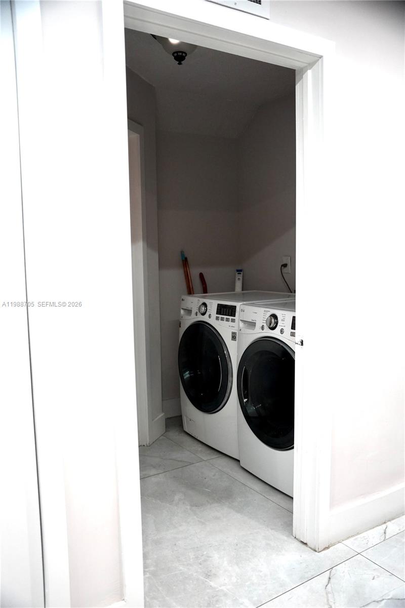 19262 Northwest 89th Avenue Hialeah, FL 33018 - Photo 7 of 20 a utility room with dryer and washer