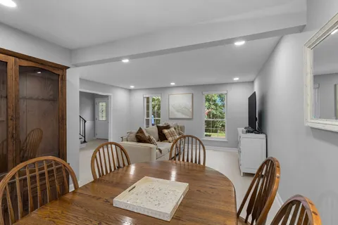 a view of a livingroom with furniture