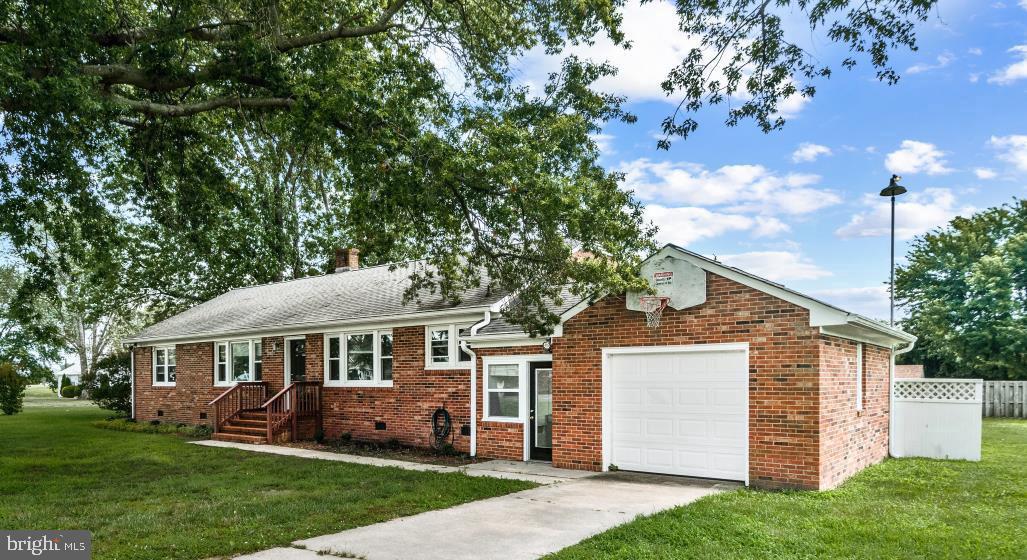 This home is on approx. 0.66 Acres, with NO HOA!