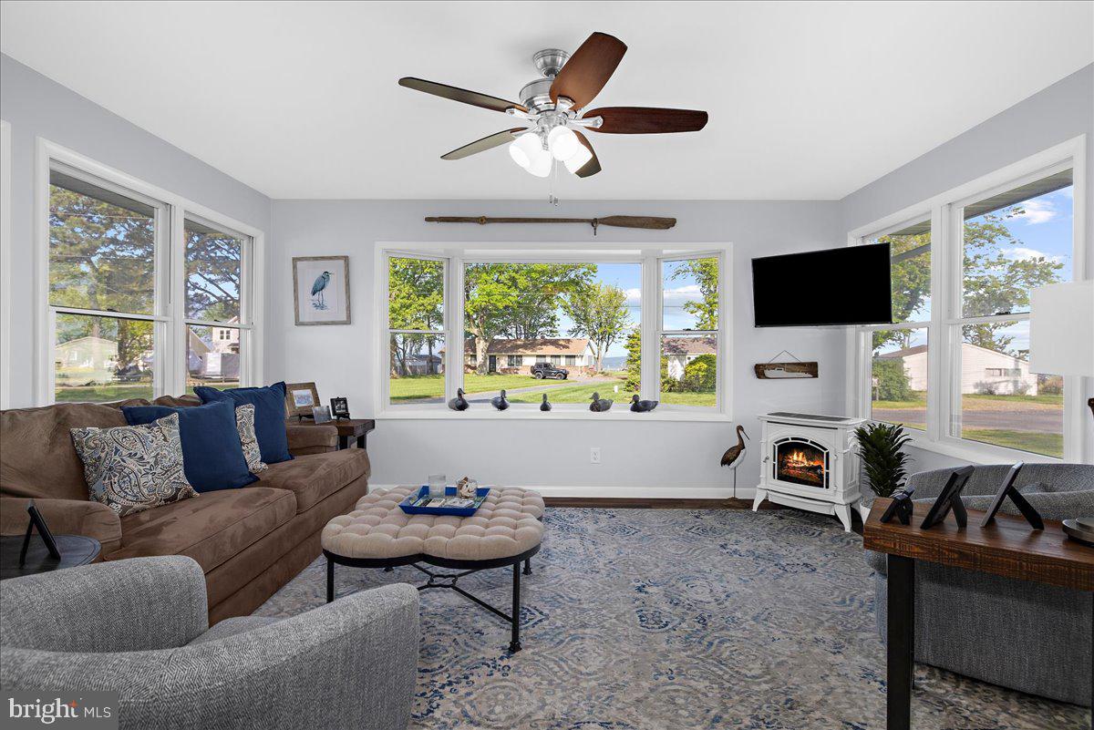 21271 Phillips Road Tilghman, MD 21671 - Photo 11 of 58 Living Room