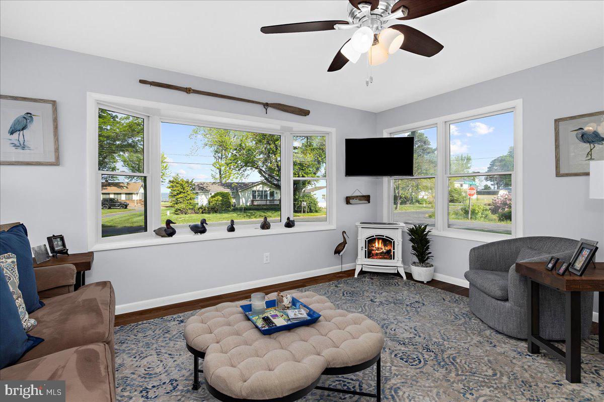 21271 Phillips Road Tilghman, MD 21671 - Photo 12 of 58 Living Room