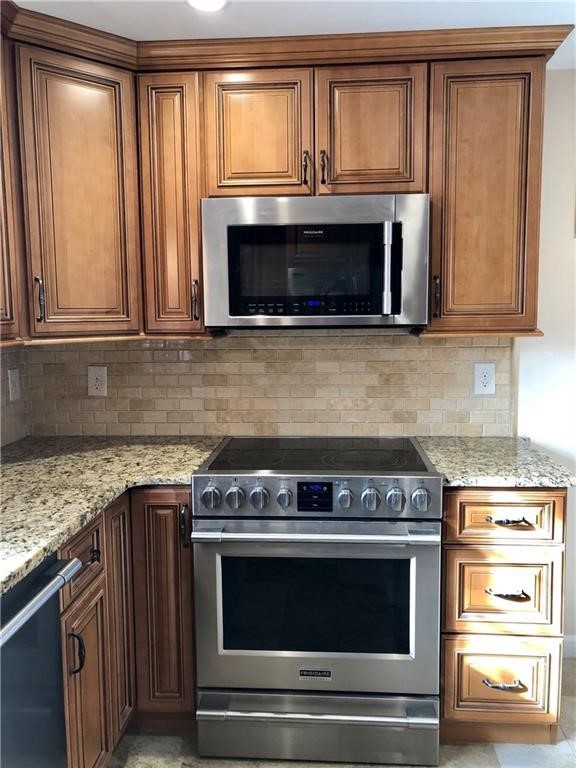 85 Delway Road East Providence, RI 02914 - Photo 6 of 23 Gallery Image 6