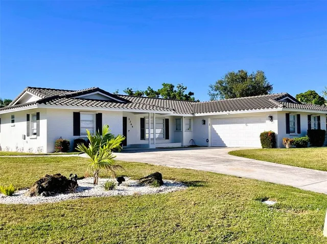 $3,700 | 3364 Espanola Drive, Sarasota, FL 34239