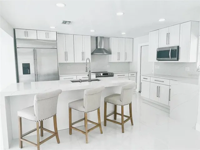 $3,700 | 3364 Espanola Drive, Sarasota, FL 34239