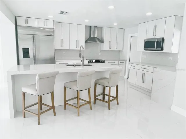 $3,700 | 3364 Espanola Drive, Sarasota, FL 34239