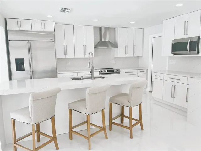 $3,700 | 3364 Espanola Drive, Sarasota, FL 34239