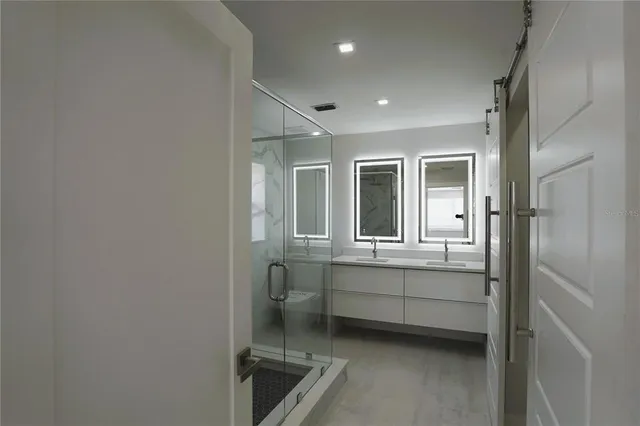 $3,700 | 3364 Espanola Drive, Sarasota, FL 34239