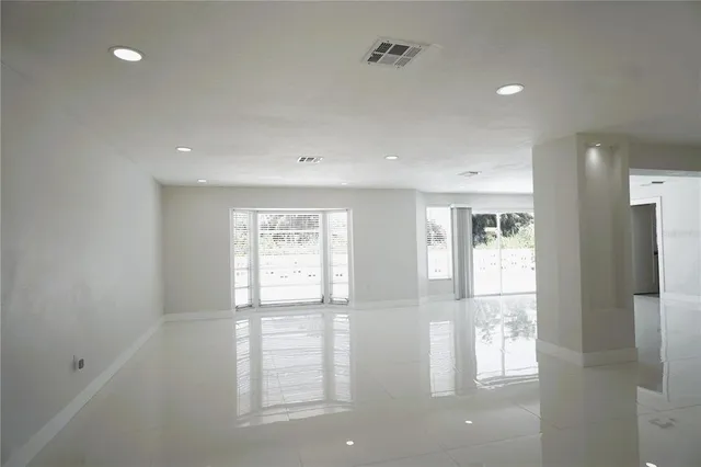 $3,700 | 3364 Espanola Drive, Sarasota, FL 34239