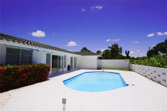 $3,700 | 3364 Espanola Drive, Sarasota, FL 34239