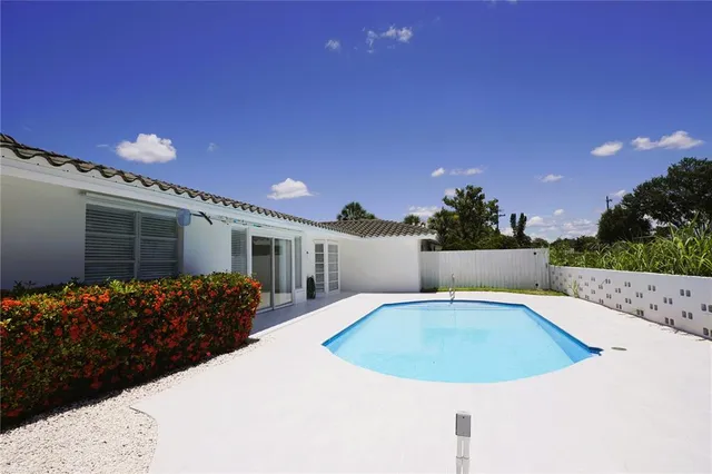 $3,700 | 3364 Espanola Drive, Sarasota, FL 34239