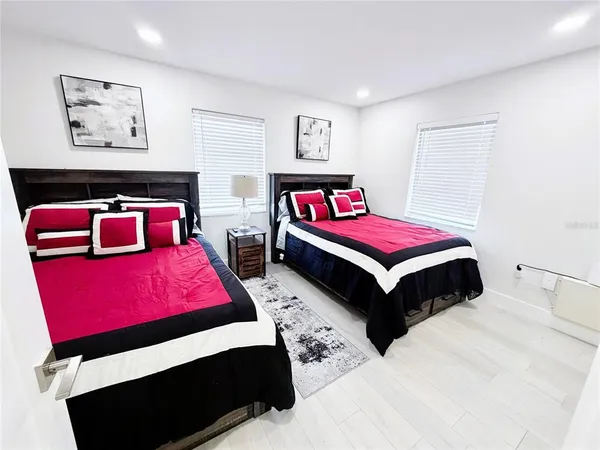 $6,000 | 3364 Espanola Drive, Sarasota, FL 34239