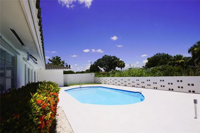 $3,700 | 3364 Espanola Drive, Sarasota, FL 34239