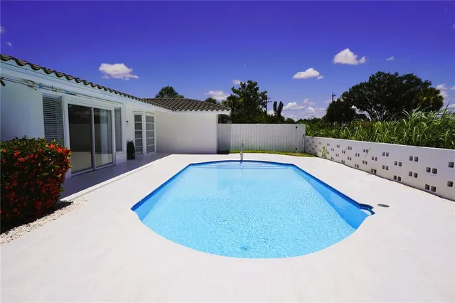 $3,700 | 3364 Espanola Drive, Sarasota, FL 34239