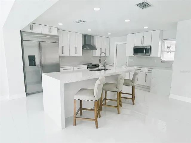 $3,700 | 3364 Espanola Drive, Sarasota, FL 34239