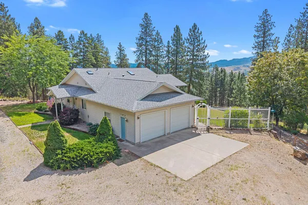 $870,000 | 2024 Summit Valley Road, Addy, WA 99101