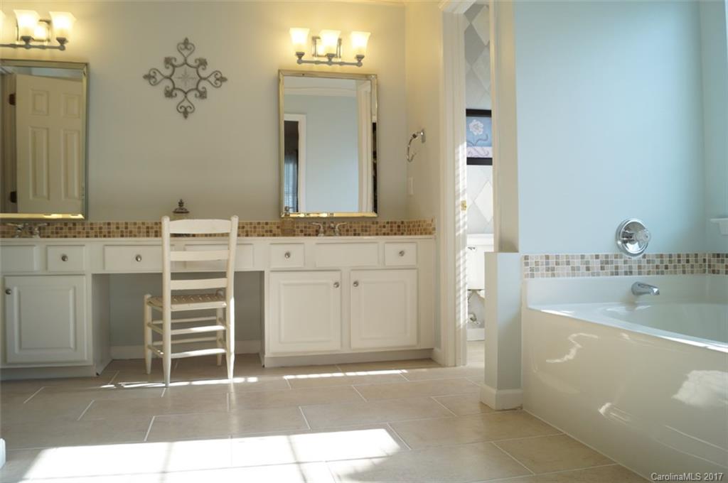 2236 Winthorp Ridge Road Charlotte, NC 28270 - Photo 16 of 24 Gallery Image 16
