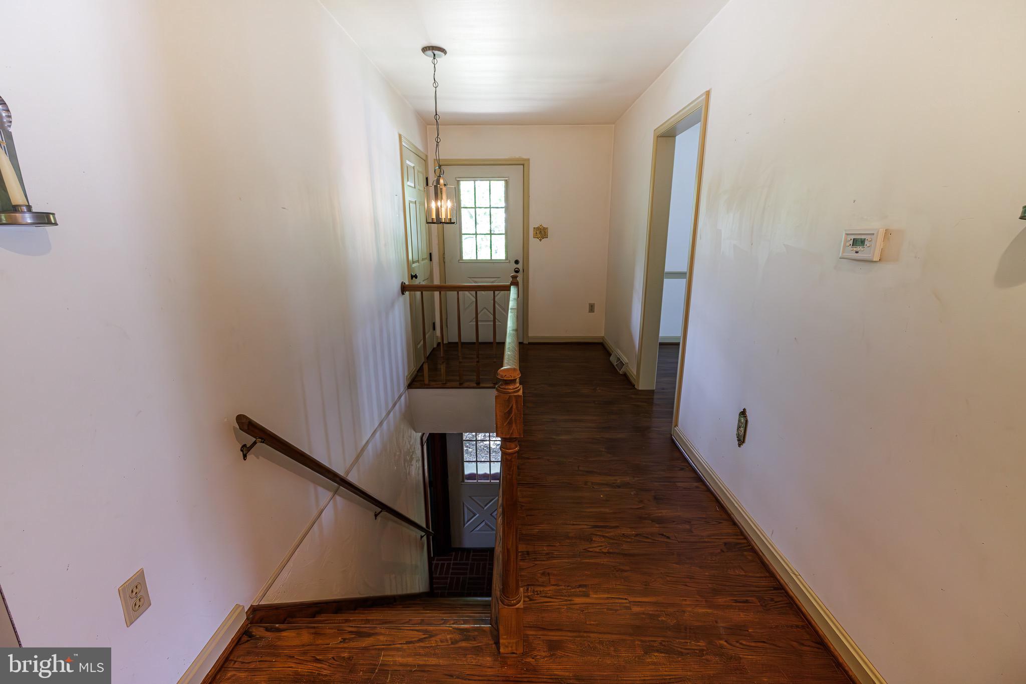 34 Pinewood Avenue Lititz, PA 17543 - Photo 8 of 54 Upper entry hallway