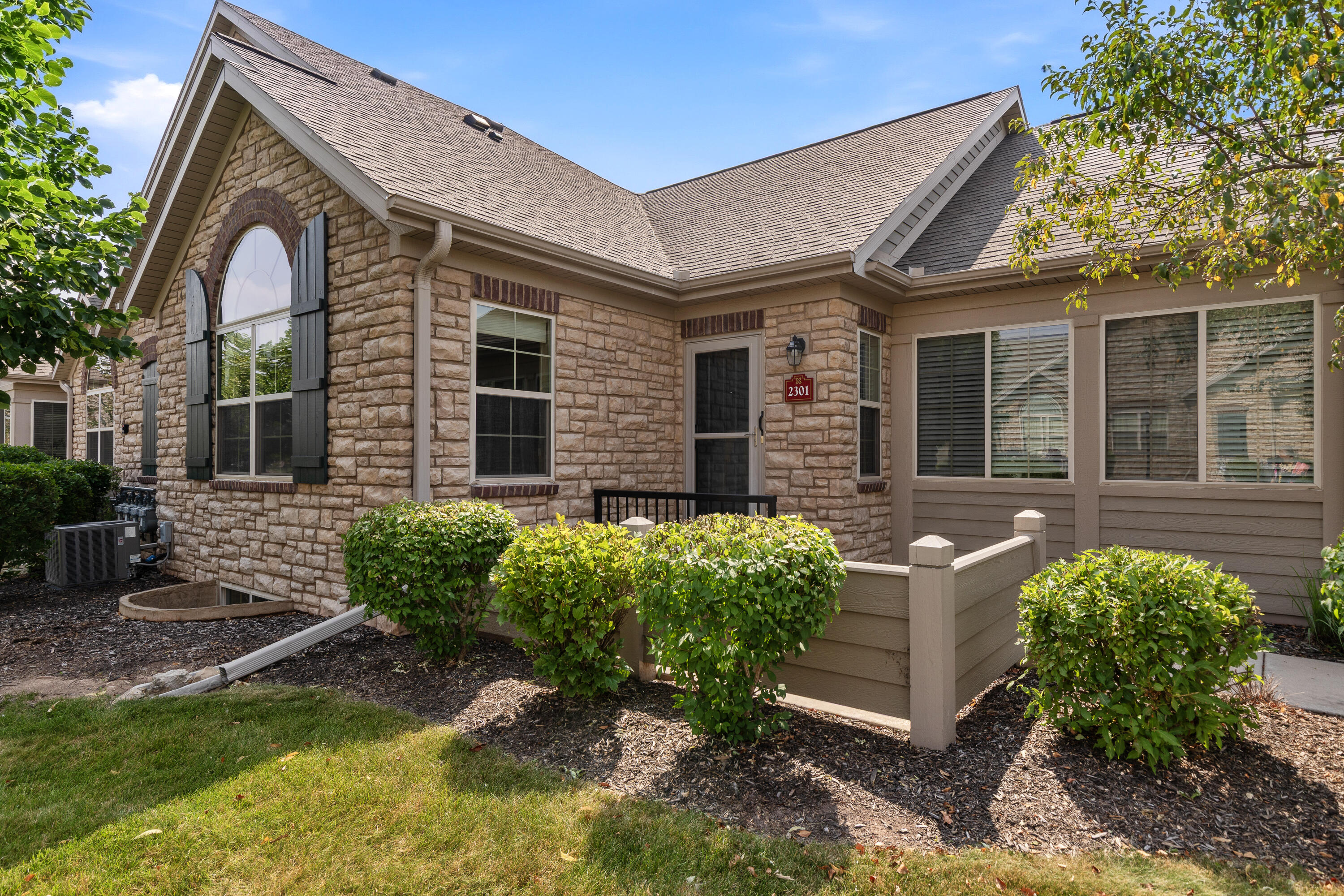 2301 East Sienna Way Appleton, WI 54913 - Photo 2 of 30 2301 E Sienna-4