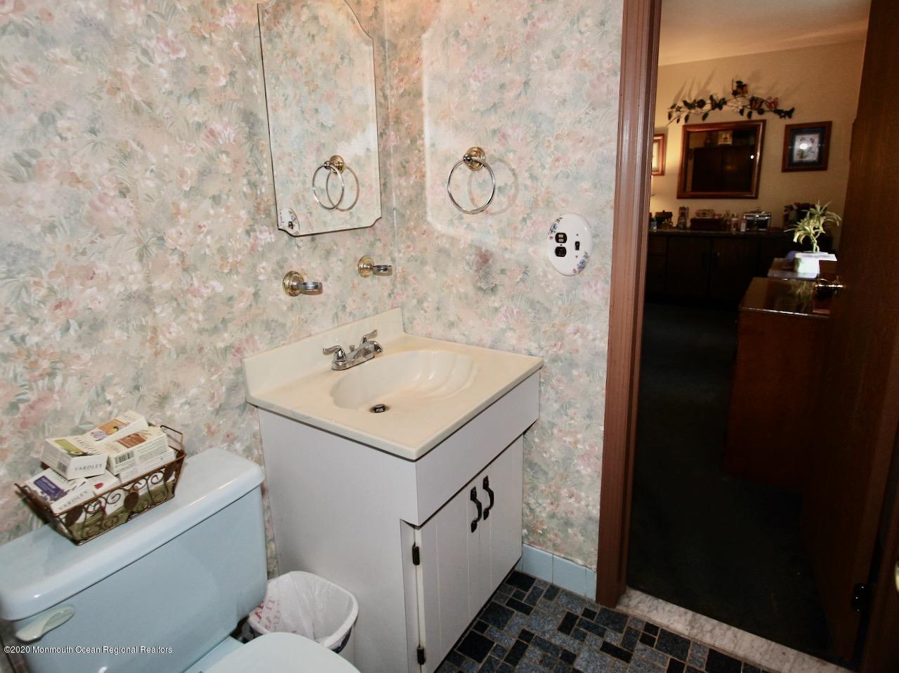 306 Valley Road Neptune Township, NJ 07753 - Photo 13 of 27 306 Valley - 14